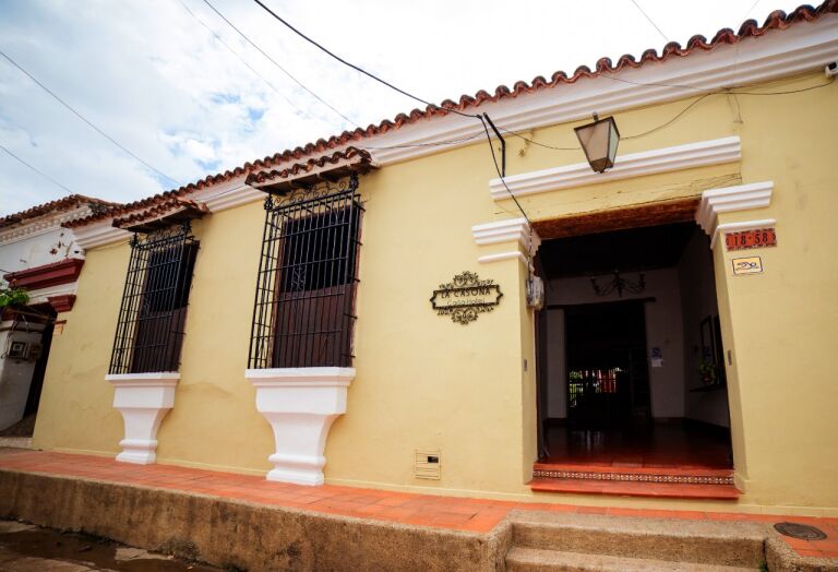 Welcome to Casa Hotel La Casona, a beautiful colonial hotel in the middle of Mompos, Bolivar, Colombia.